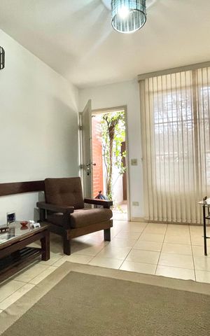 Casa à venda com 200m², 4 quartos e 2 vagas Casa à venda com 200m², 4 quartos e 2 vagasSala