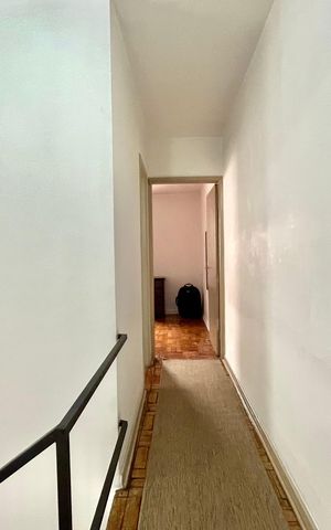 Casa à venda com 200m², 4 quartos e 2 vagas Casa à venda com 200m², 4 quartos e 2 vagasCorredor