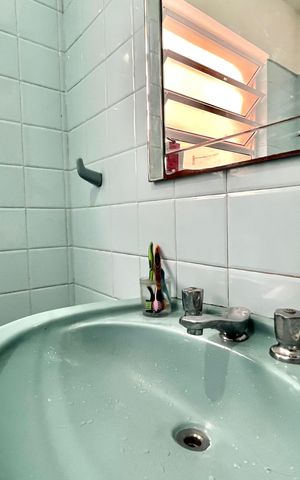 Casa à venda com 200m², 4 quartos e 2 vagas Casa à venda com 200m², 4 quartos e 2 vagasBanheiro 2
