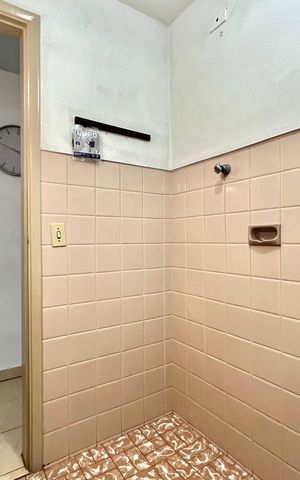 Casa à venda com 200m², 4 quartos e 2 vagas Casa à venda com 200m², 4 quartos e 2 vagasBanheiro 1