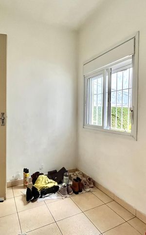Casa à venda com 200m², 4 quartos e 2 vagas Casa à venda com 200m², 4 quartos e 2 vagasQuarto de Serviço