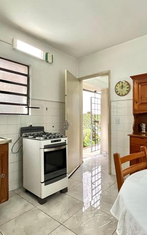 Casa à venda com 200m², 4 quartos e 2 vagas Casa à venda com 200m², 4 quartos e 2 vagasCozinha