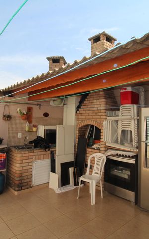 Casa à venda com 145m², 3 quartos e 4 vagasQuintal