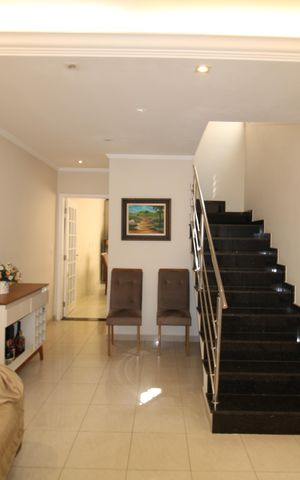 Casa à venda com 145m², 3 quartos e 4 vagasSala