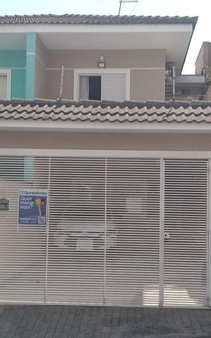 Casa à venda com 145m², 3 quartos e 4 vagas Casa à venda com 145m², 3 quartos e 4 vagasFachada
