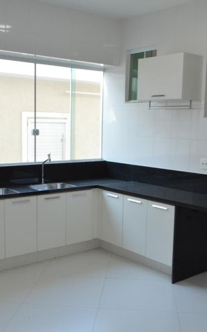 Casa de condomínio à venda com 243m², 4 quartos e 3 vagas Casa de condomínio à venda com 243m², 4 quartos e 3 vagasÁrea de Serviço