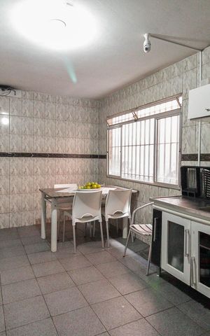 Casa à venda com 410m², 2 quartos e 4 vagas Casa à venda com 410m², 2 quartos e 4 vagasCozinha