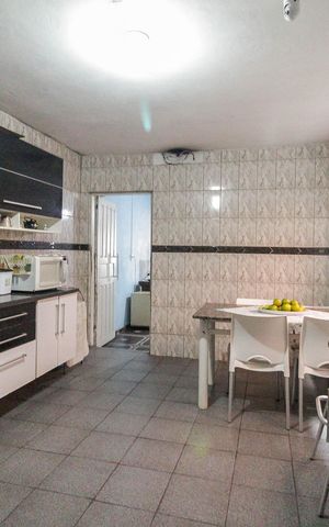 Casa à venda com 410m², 2 quartos e 4 vagas Casa à venda com 410m², 2 quartos e 4 vagasCozinha