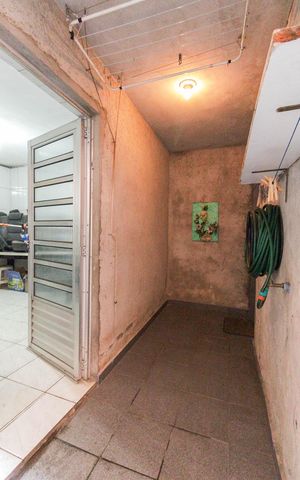 Casa à venda com 410m², 2 quartos e 4 vagas Casa à venda com 410m², 2 quartos e 4 vagasÁrea de Serviço