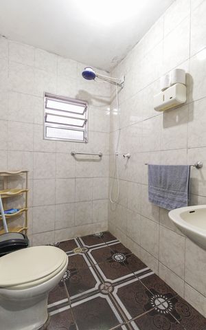 Casa à venda com 410m², 2 quartos e 4 vagas Casa à venda com 410m², 2 quartos e 4 vagasBanheiro