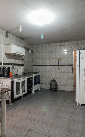 Casa à venda com 410m², 2 quartos e 4 vagas Casa à venda com 410m², 2 quartos e 4 vagasCozinha
