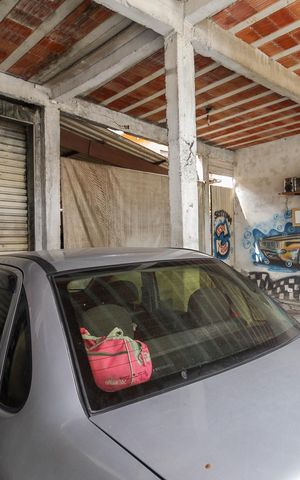 Casa à venda com 410m², 2 quartos e 4 vagas Casa à venda com 410m², 2 quartos e 4 vagasGaragem