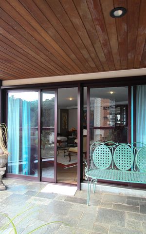 Apartamento à venda com 275m², 4 quartos e 4 vagas Apartamento à venda com 275m², 4 quartos e 4 vagasVaranda
