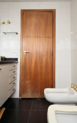 Apartamento à venda com 275m², 4 quartos e 4 vagas Apartamento à venda com 275m², 4 quartos e 4 vagasBanheiro da Suíte 2