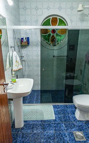 Casa à venda com 475m², 4 quartos e 6 vagas Casa à venda com 475m², 4 quartos e 6 vagasBanheiro 2