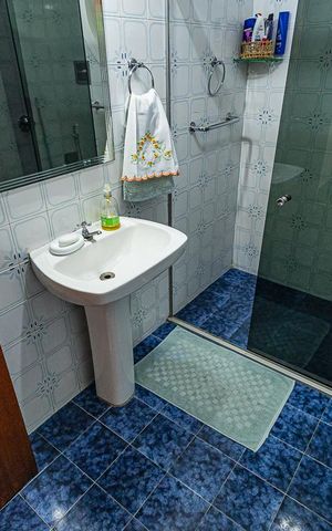Casa à venda com 475m², 4 quartos e 6 vagas Casa à venda com 475m², 4 quartos e 6 vagasBanheiro 2