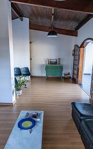 Casa à venda com 475m², 4 quartos e 6 vagas Casa à venda com 475m², 4 quartos e 6 vagasSala 2