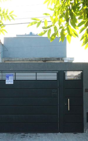 Casa à venda com 115m², 3 quartos e 2 vagasFachada e Placa