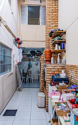 Casa à venda com 180m², 4 quartos e 2 vagas Casa à venda com 180m², 4 quartos e 2 vagasQuintal e Churrasqueira