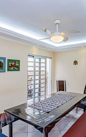 Casa à venda com 180m², 4 quartos e 2 vagas Casa à venda com 180m², 4 quartos e 2 vagasSala jantar