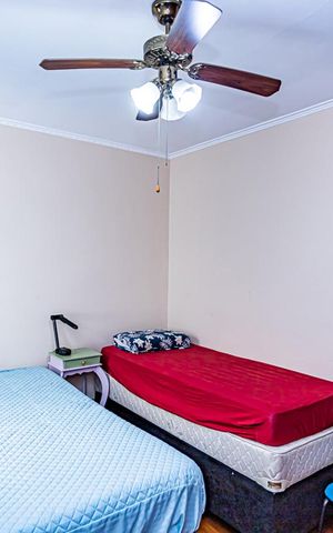 Casa à venda com 180m², 4 quartos e 2 vagas Casa à venda com 180m², 4 quartos e 2 vagasQuarto 3