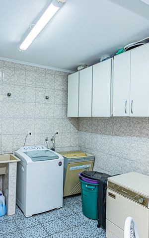 Casa à venda com 180m², 4 quartos e 2 vagas Casa à venda com 180m², 4 quartos e 2 vagasÁrea de Serviço