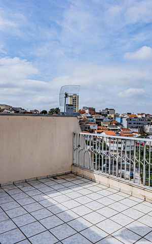 Casa à venda com 180m², 4 quartos e 2 vagas Casa à venda com 180m², 4 quartos e 2 vagasVaranda Suíte
