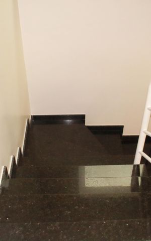 Casa à venda com 115m², 3 quartos e 3 vagasEscada