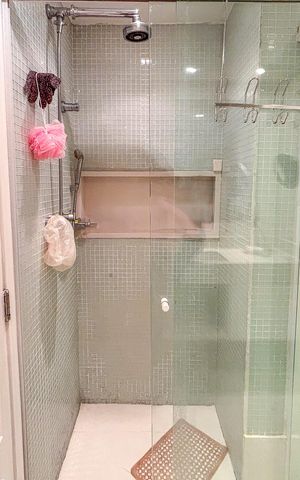 Apartamento à venda com 105m², 3 quartos e 1 vaga Apartamento à venda com 105m², 3 quartos e 1 vagaBanheiro da Suíte