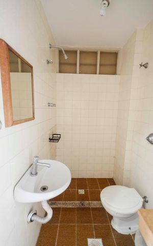 Apartamento à venda com 160m², 4 quartos e 1 vaga Apartamento à venda com 160m², 4 quartos e 1 vagaBanheiro de Serviço