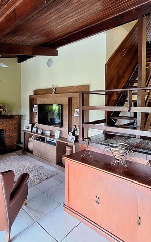 Casa de condomínio à venda com 380m², 4 quartos e 4 vagas Casa de condomínio à venda com 380m², 4 quartos e 4 vagasSala
