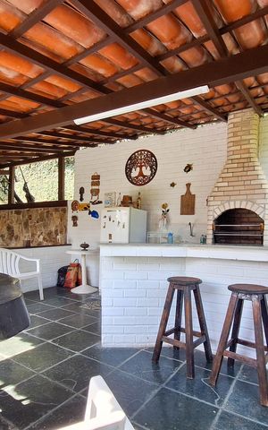Casa de condomínio à venda com 380m², 4 quartos e 4 vagas Casa de condomínio à venda com 380m², 4 quartos e 4 vagasQuintal