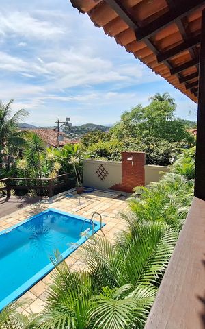 Casa de condomínio à venda com 380m², 4 quartos e 4 vagas Casa de condomínio à venda com 380m², 4 quartos e 4 vagasVaranda da Sala