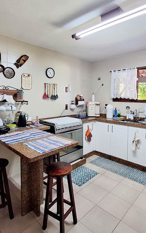 Casa de condomínio à venda com 380m², 4 quartos e 4 vagas Casa de condomínio à venda com 380m², 4 quartos e 4 vagasCozinha