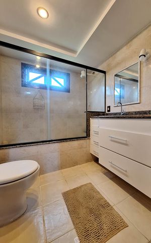 Casa de condomínio à venda com 380m², 4 quartos e 4 vagas Casa de condomínio à venda com 380m², 4 quartos e 4 vagasBanheiro da Suíte 2