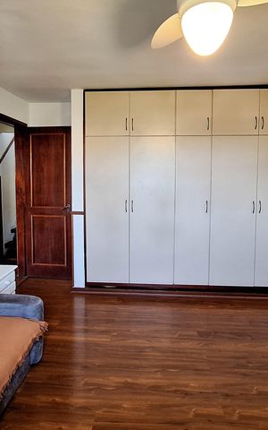 Casa de condomínio à venda com 380m², 4 quartos e 4 vagas Casa de condomínio à venda com 380m², 4 quartos e 4 vagasQuarto 1