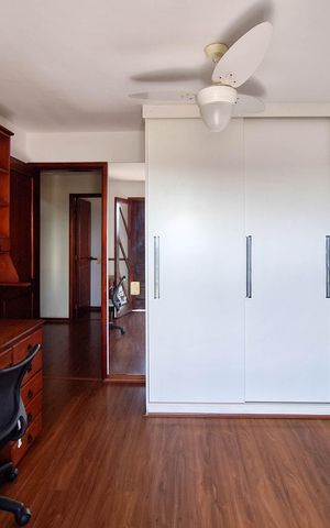 Casa de condomínio à venda com 380m², 4 quartos e 4 vagas Casa de condomínio à venda com 380m², 4 quartos e 4 vagasSuíte 2