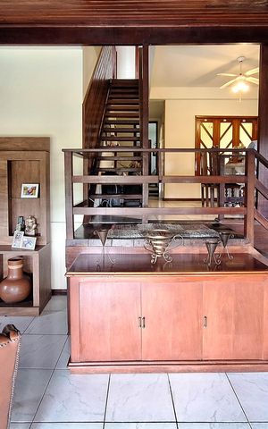 Casa de condomínio à venda com 380m², 4 quartos e 4 vagas Casa de condomínio à venda com 380m², 4 quartos e 4 vagasSala