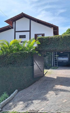 Casa de condomínio à venda com 380m², 4 quartos e 4 vagas Casa de condomínio à venda com 380m², 4 quartos e 4 vagasQuintal