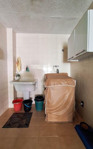 Casa de condomínio à venda com 380m², 4 quartos e 4 vagas Casa de condomínio à venda com 380m², 4 quartos e 4 vagasÁrea de Serviço