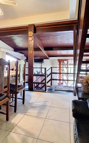 Casa de condomínio à venda com 380m², 4 quartos e 4 vagas Casa de condomínio à venda com 380m², 4 quartos e 4 vagasSala