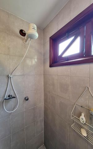 Casa de condomínio à venda com 380m², 4 quartos e 4 vagas Casa de condomínio à venda com 380m², 4 quartos e 4 vagasBanheiro Social