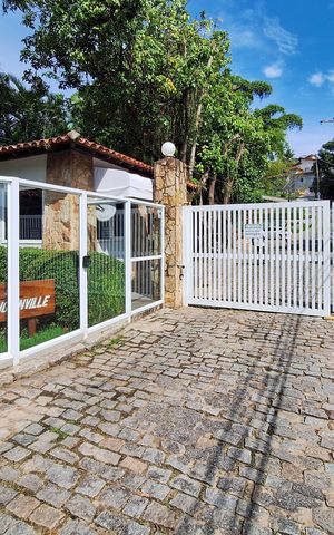 Casa de condomínio à venda com 380m², 4 quartos e 4 vagas Casa de condomínio à venda com 380m², 4 quartos e 4 vagasFachada