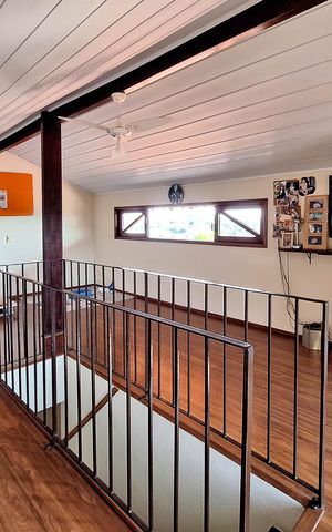 Casa de condomínio à venda com 380m², 4 quartos e 4 vagas Casa de condomínio à venda com 380m², 4 quartos e 4 vagasSótão
