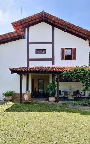 Casa de condomínio à venda com 380m², 4 quartos e 4 vagas Casa de condomínio à venda com 380m², 4 quartos e 4 vagasQuintal