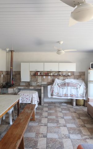 Casa à venda com 165m², 2 quartos e 2 vagasSalão