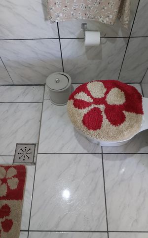 Casa à venda com 165m², 2 quartos e 2 vagasBanheiro de serviço