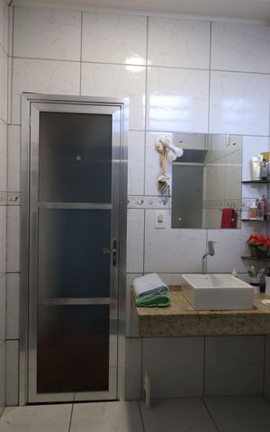 Casa à venda com 165m², 2 quartos e 2 vagasBanheiro