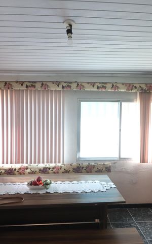 Casa à venda com 165m², 2 quartos e 2 vagasSala