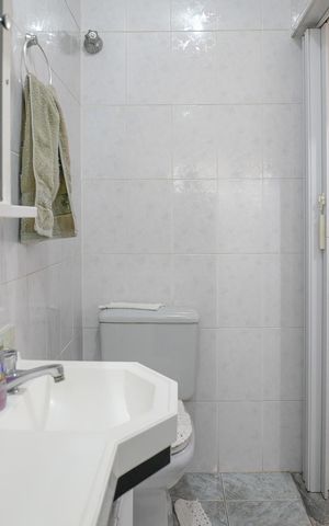 Casa à venda com 211m², 4 quartos e 2 vagas Casa à venda com 211m², 4 quartos e 2 vagasBanheiro de Serviço